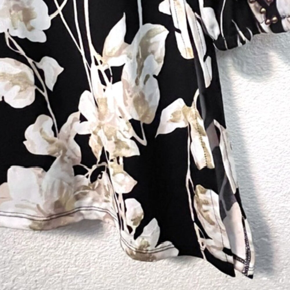 JM Collection Woman tunic, with Gold foil print accents and Studded Split-Sleeve - Picture 6 of 13